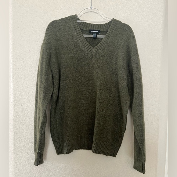 Express Super Soft V-Neck Pullover Hunter Green Sweater Men’s Size Small - Picture 1 of 6